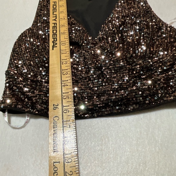NWOT GUESS Bronze Gold Sequin Sleeveless V-Neck Crop Top – Size M Glam Sparkly - Picture 10 of 12